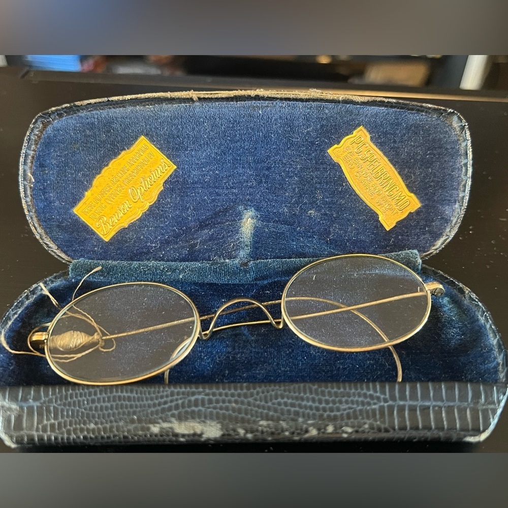 ANTIQUE SPECTACLES GOLD COLORED WIRE FRAME & CASE
